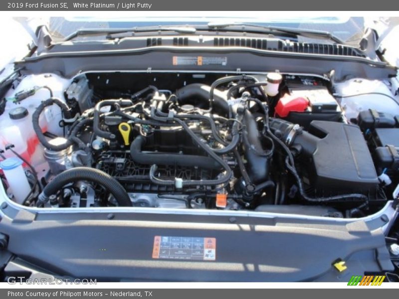 White Platinum / Light Putty 2019 Ford Fusion SE