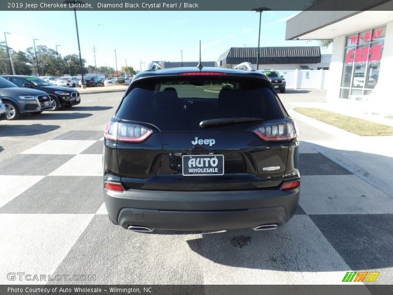 Diamond Black Crystal Pearl / Black 2019 Jeep Cherokee Latitude