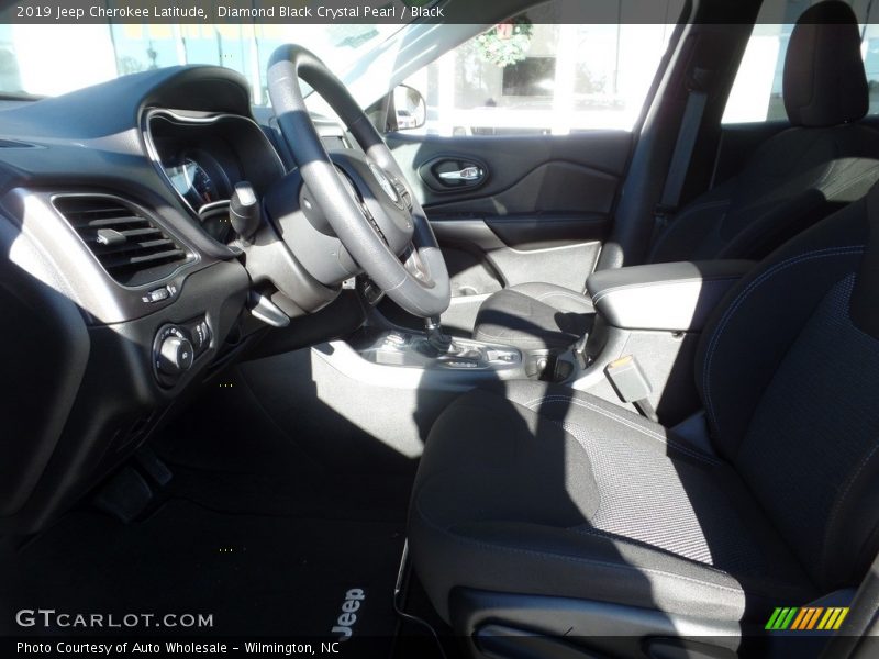Diamond Black Crystal Pearl / Black 2019 Jeep Cherokee Latitude