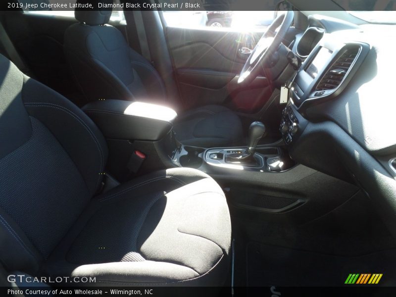 Diamond Black Crystal Pearl / Black 2019 Jeep Cherokee Latitude