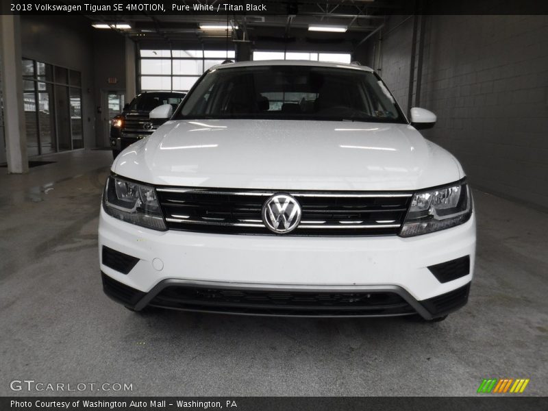 Pure White / Titan Black 2018 Volkswagen Tiguan SE 4MOTION
