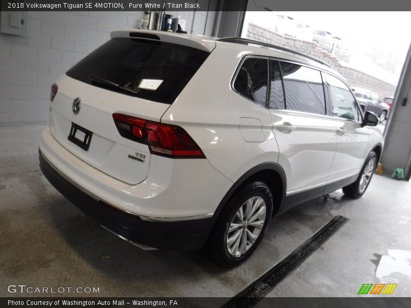 Pure White / Titan Black 2018 Volkswagen Tiguan SE 4MOTION