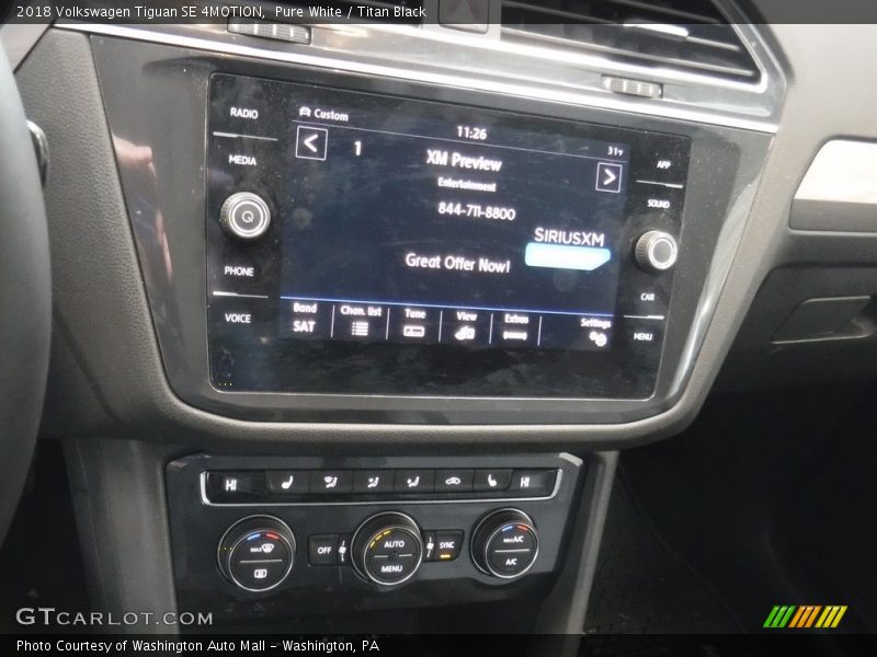 Pure White / Titan Black 2018 Volkswagen Tiguan SE 4MOTION