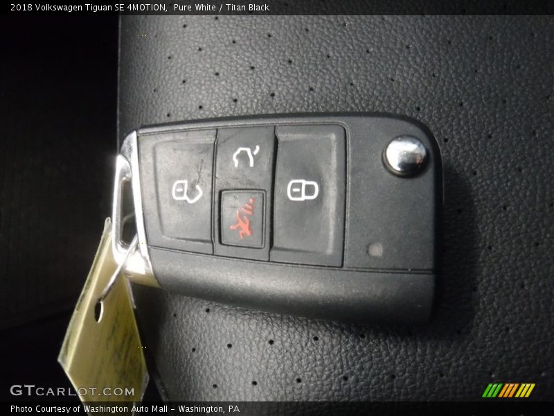 Pure White / Titan Black 2018 Volkswagen Tiguan SE 4MOTION