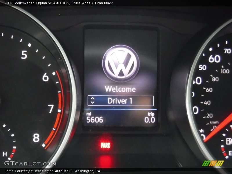 Pure White / Titan Black 2018 Volkswagen Tiguan SE 4MOTION