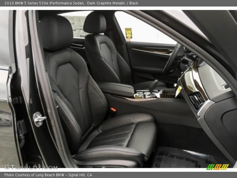 Dark Graphite Metallic / Black 2019 BMW 5 Series 530e iPerformance Sedan