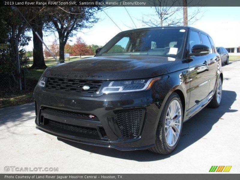 Front 3/4 View of 2019 Range Rover Sport SVR