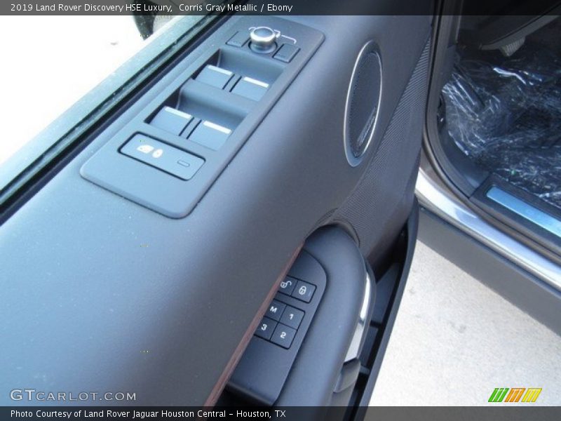 Controls of 2019 Discovery HSE Luxury
