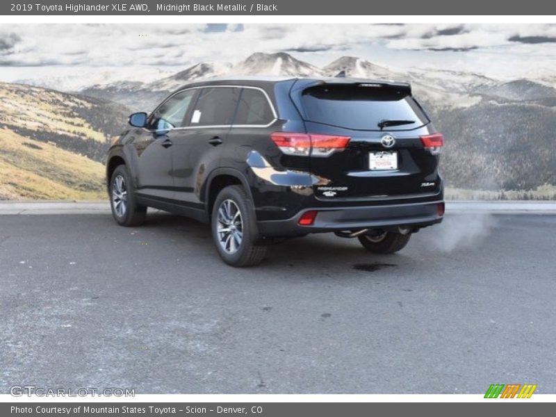 Midnight Black Metallic / Black 2019 Toyota Highlander XLE AWD
