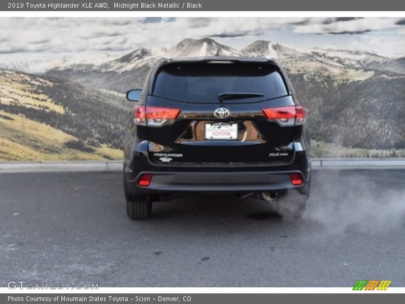 Midnight Black Metallic / Black 2019 Toyota Highlander XLE AWD