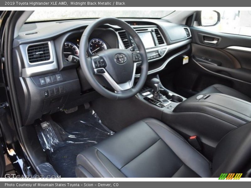 Midnight Black Metallic / Black 2019 Toyota Highlander XLE AWD