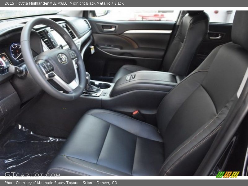 Midnight Black Metallic / Black 2019 Toyota Highlander XLE AWD
