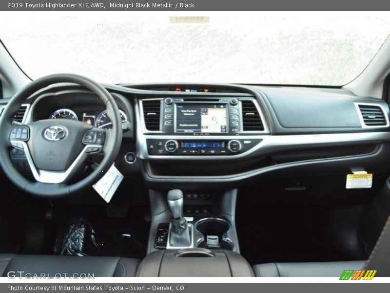 Midnight Black Metallic / Black 2019 Toyota Highlander XLE AWD