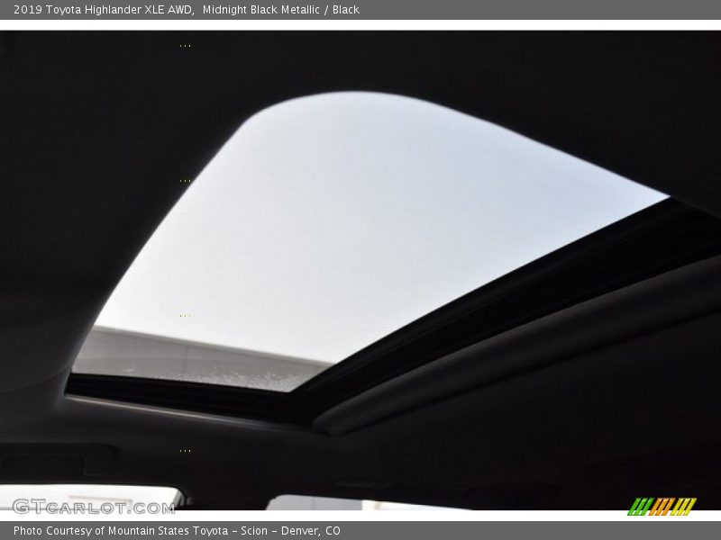 Midnight Black Metallic / Black 2019 Toyota Highlander XLE AWD