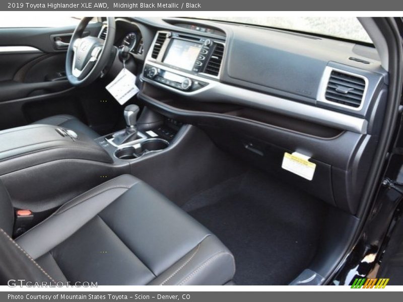Midnight Black Metallic / Black 2019 Toyota Highlander XLE AWD
