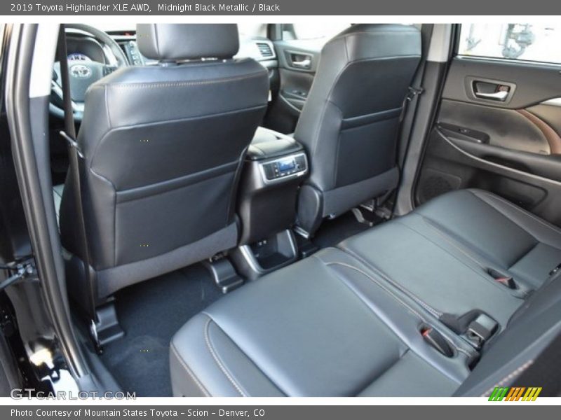 Midnight Black Metallic / Black 2019 Toyota Highlander XLE AWD