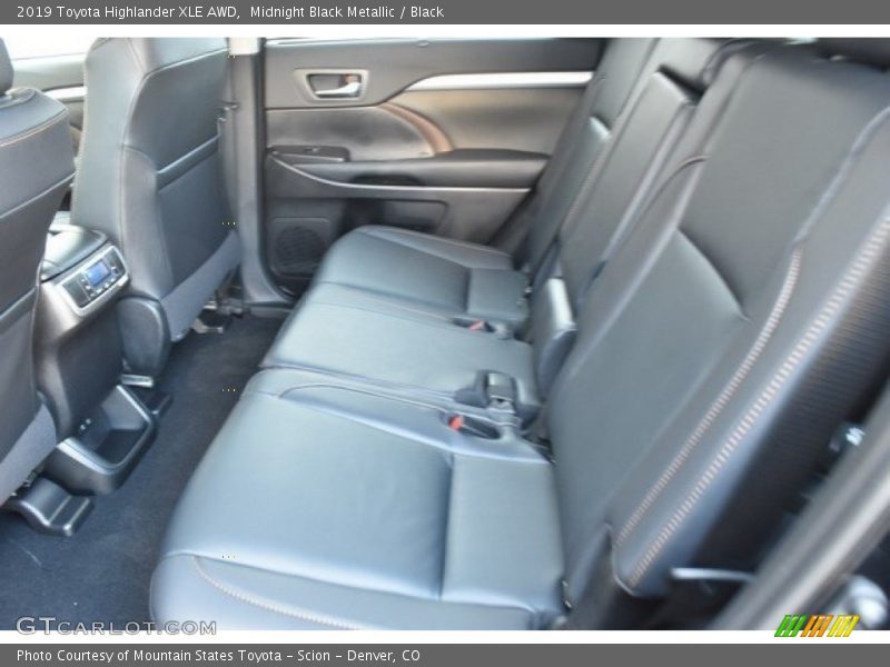Midnight Black Metallic / Black 2019 Toyota Highlander XLE AWD