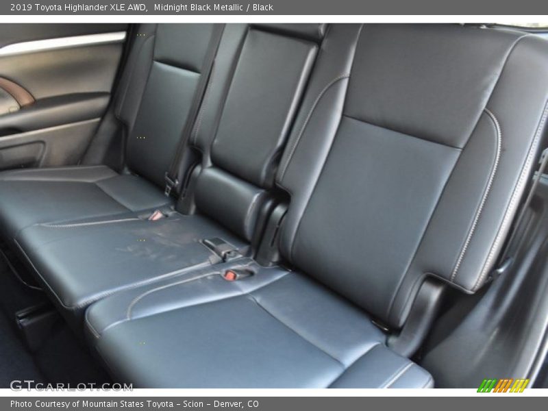 Midnight Black Metallic / Black 2019 Toyota Highlander XLE AWD