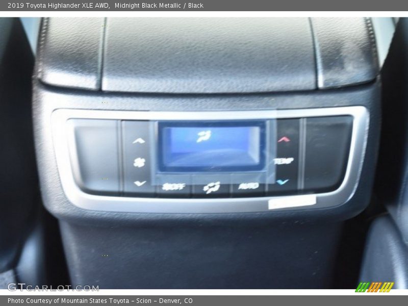 Midnight Black Metallic / Black 2019 Toyota Highlander XLE AWD