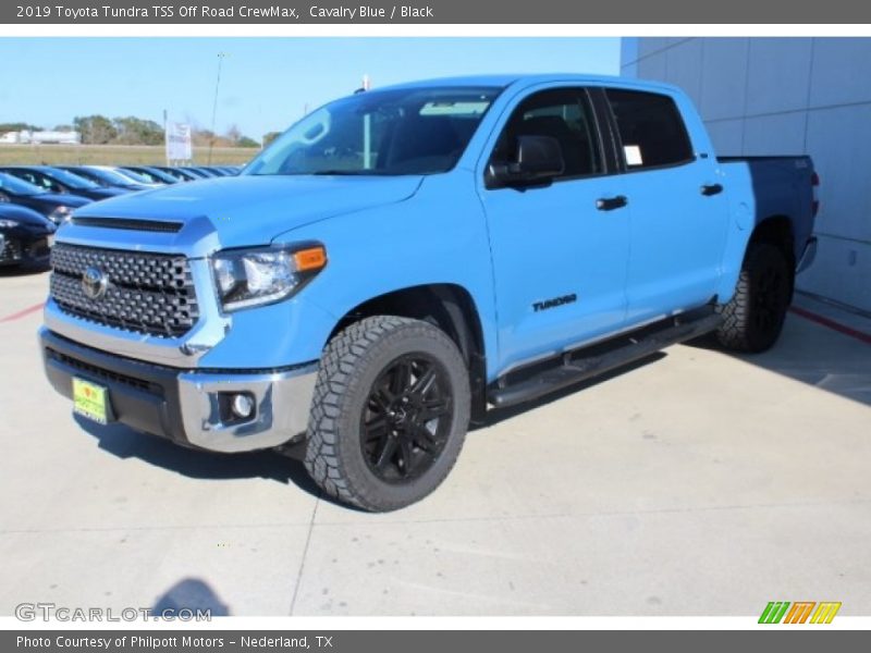 Front 3/4 View of 2019 Tundra TSS Off Road CrewMax
