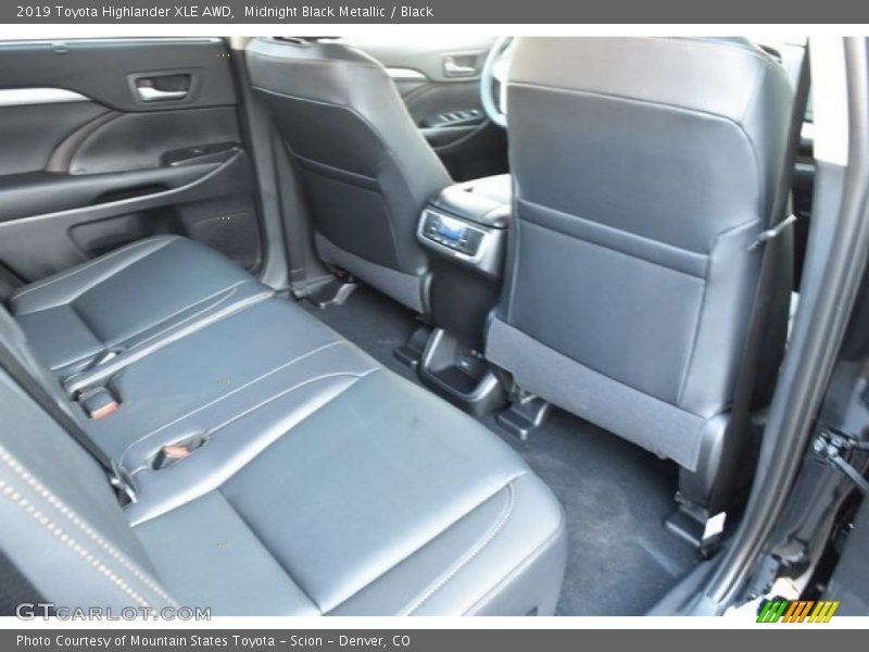 Midnight Black Metallic / Black 2019 Toyota Highlander XLE AWD