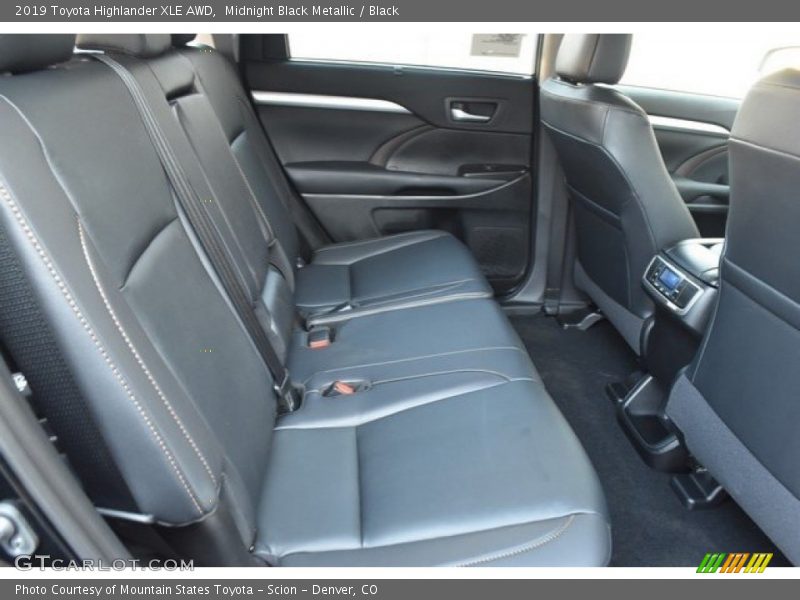 Midnight Black Metallic / Black 2019 Toyota Highlander XLE AWD
