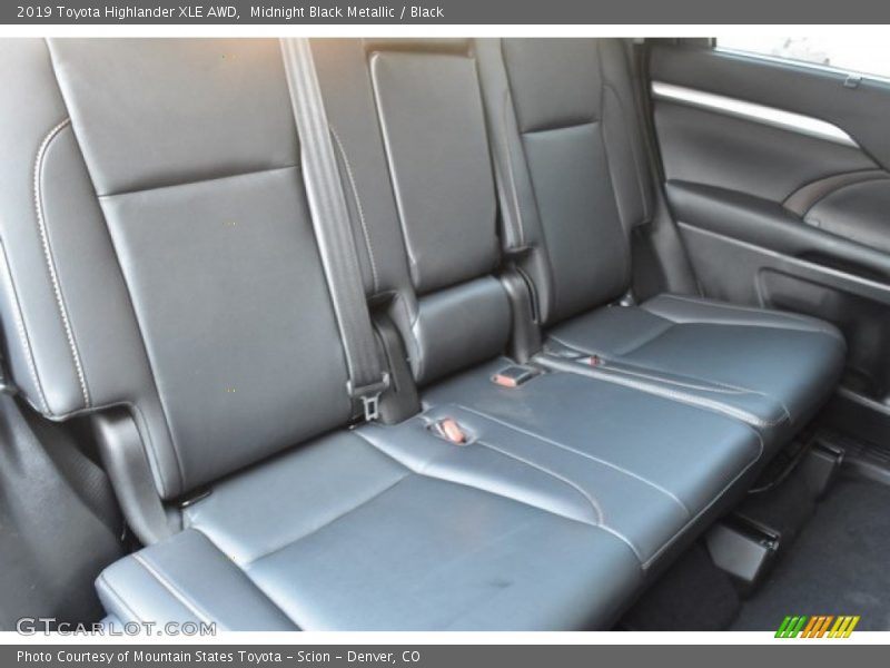 Midnight Black Metallic / Black 2019 Toyota Highlander XLE AWD