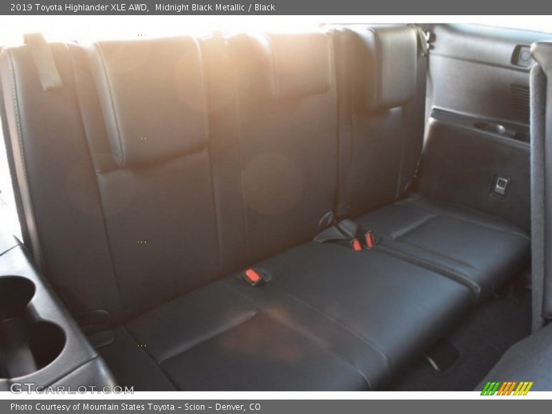 Midnight Black Metallic / Black 2019 Toyota Highlander XLE AWD