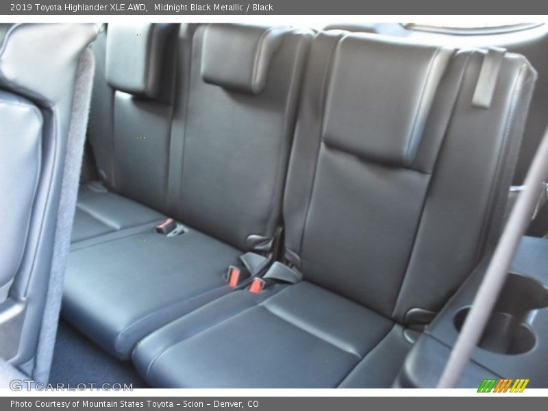 Midnight Black Metallic / Black 2019 Toyota Highlander XLE AWD