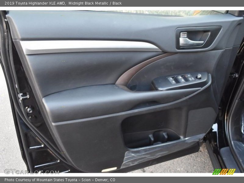 Midnight Black Metallic / Black 2019 Toyota Highlander XLE AWD