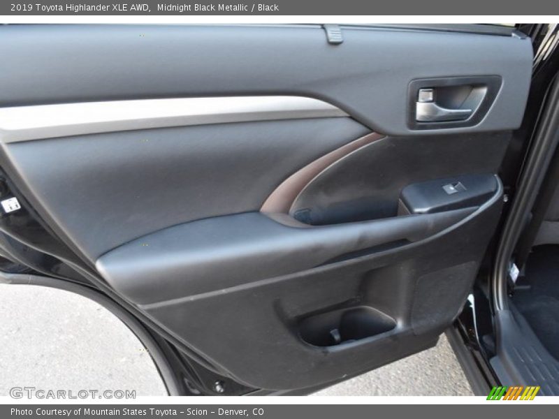 Midnight Black Metallic / Black 2019 Toyota Highlander XLE AWD