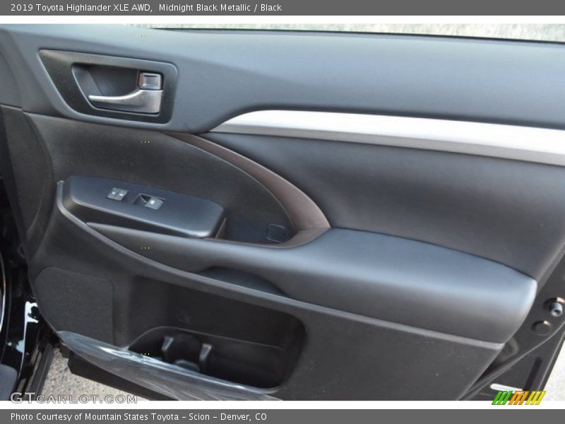 Midnight Black Metallic / Black 2019 Toyota Highlander XLE AWD