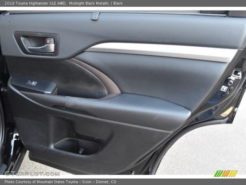 Midnight Black Metallic / Black 2019 Toyota Highlander XLE AWD