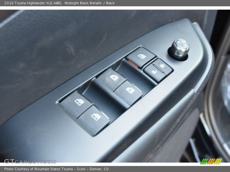 Midnight Black Metallic / Black 2019 Toyota Highlander XLE AWD