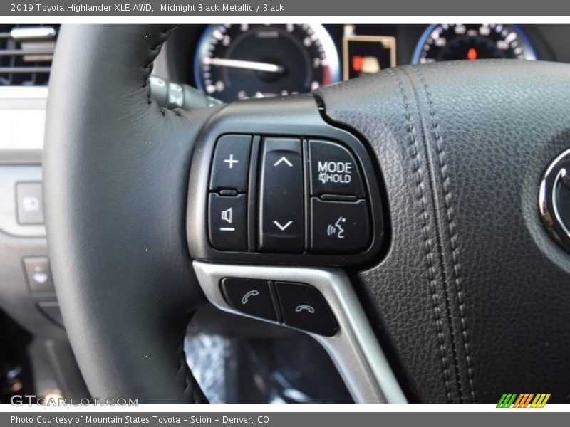 Midnight Black Metallic / Black 2019 Toyota Highlander XLE AWD