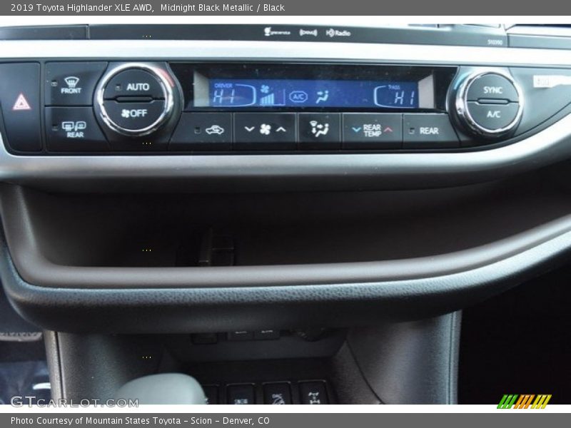 Midnight Black Metallic / Black 2019 Toyota Highlander XLE AWD