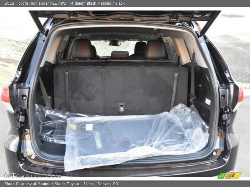Midnight Black Metallic / Black 2019 Toyota Highlander XLE AWD