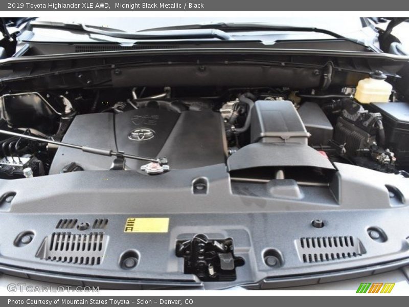 Midnight Black Metallic / Black 2019 Toyota Highlander XLE AWD