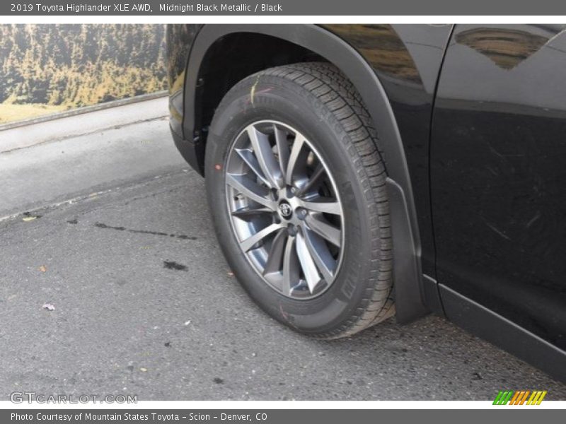 Midnight Black Metallic / Black 2019 Toyota Highlander XLE AWD