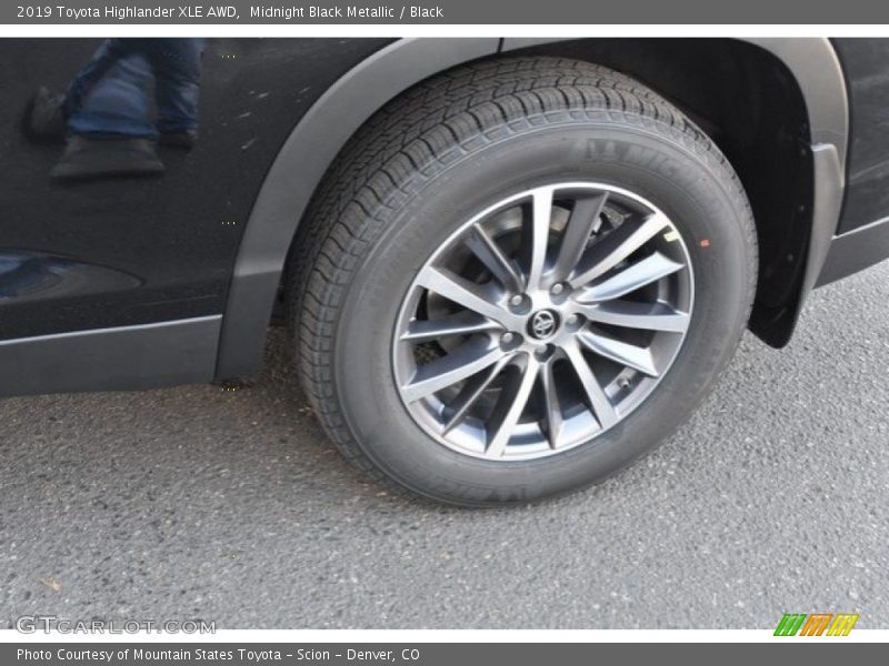 Midnight Black Metallic / Black 2019 Toyota Highlander XLE AWD