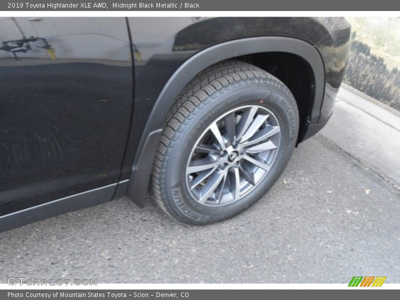 Midnight Black Metallic / Black 2019 Toyota Highlander XLE AWD