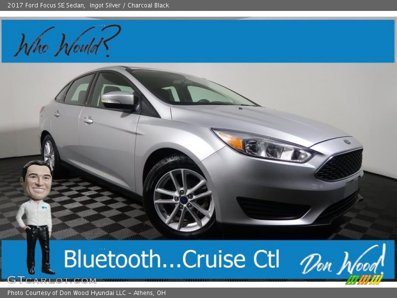 Ingot Silver / Charcoal Black 2017 Ford Focus SE Sedan