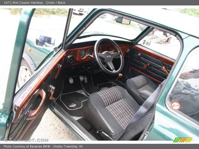 Green / Black 1971 Mini Cooper Hardtop
