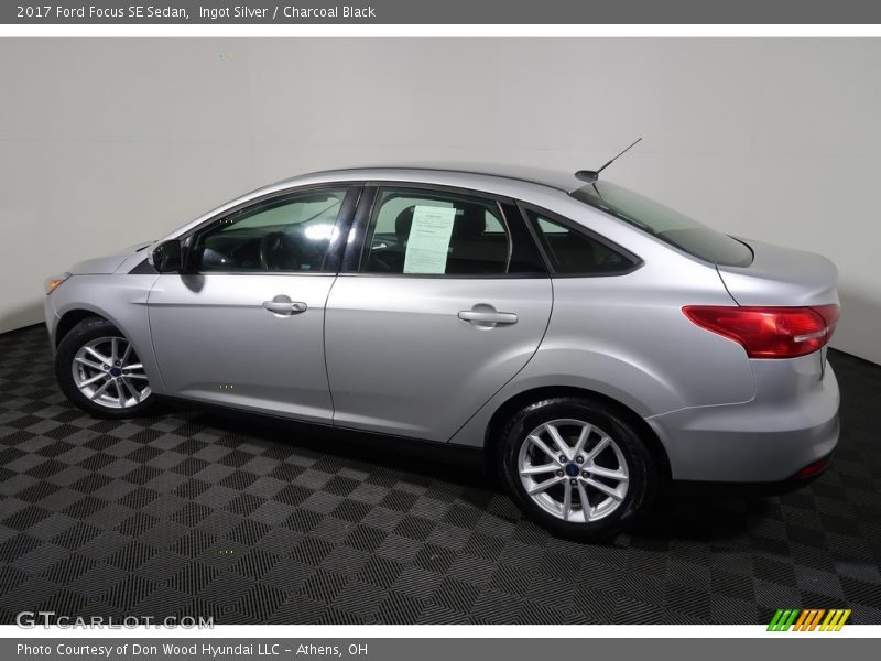 Ingot Silver / Charcoal Black 2017 Ford Focus SE Sedan