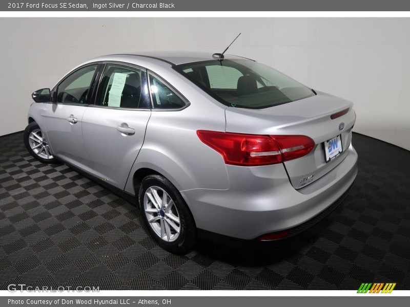 Ingot Silver / Charcoal Black 2017 Ford Focus SE Sedan