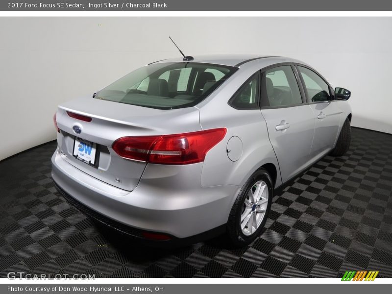 Ingot Silver / Charcoal Black 2017 Ford Focus SE Sedan