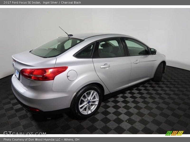 Ingot Silver / Charcoal Black 2017 Ford Focus SE Sedan