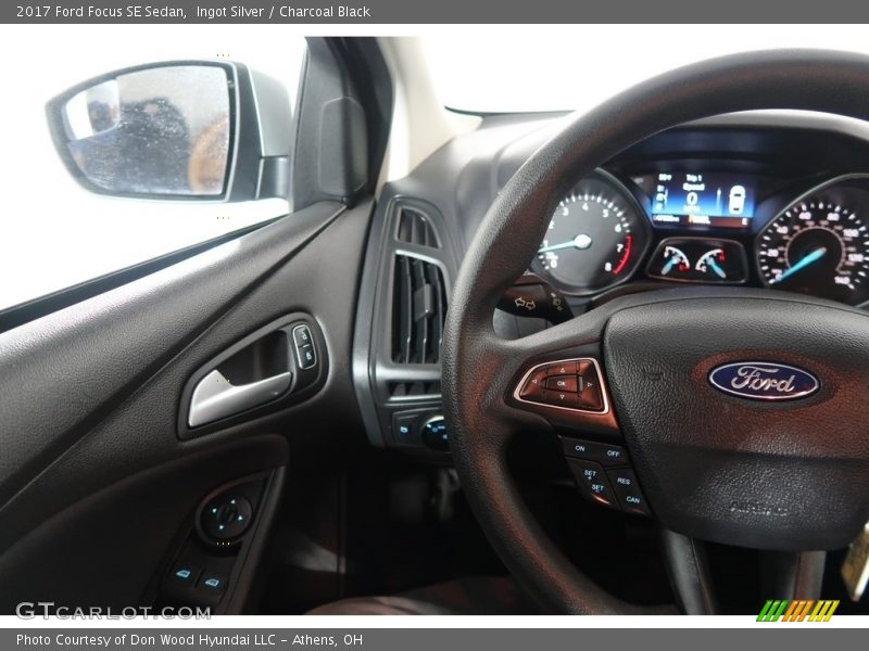 Ingot Silver / Charcoal Black 2017 Ford Focus SE Sedan