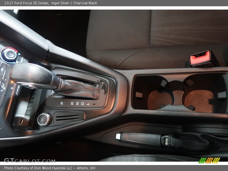 Ingot Silver / Charcoal Black 2017 Ford Focus SE Sedan