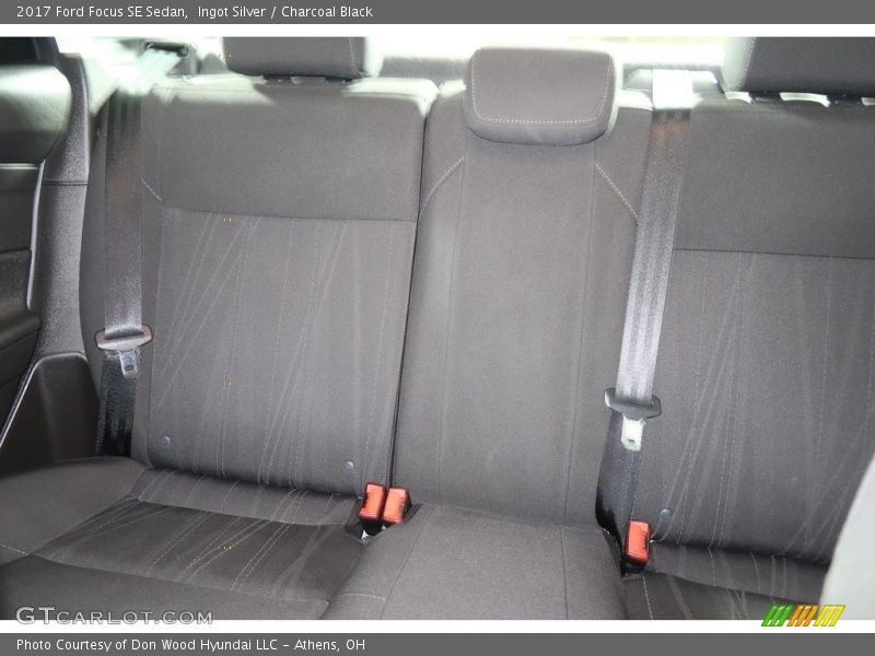 Ingot Silver / Charcoal Black 2017 Ford Focus SE Sedan